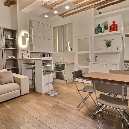 6th - Saint Honore - 6 People Париж